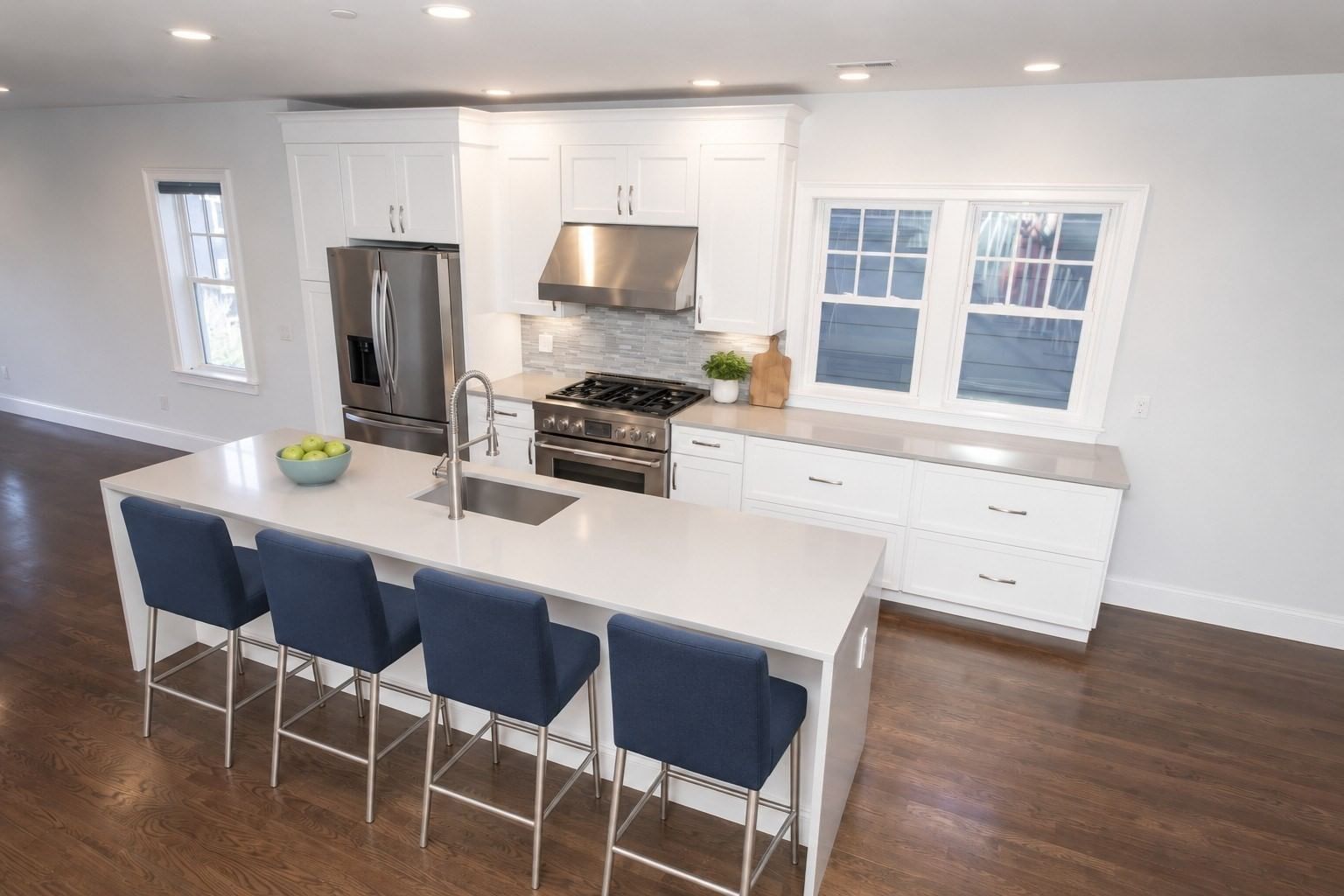 141 W 6th St #3 Boston — Photo 3 of 42