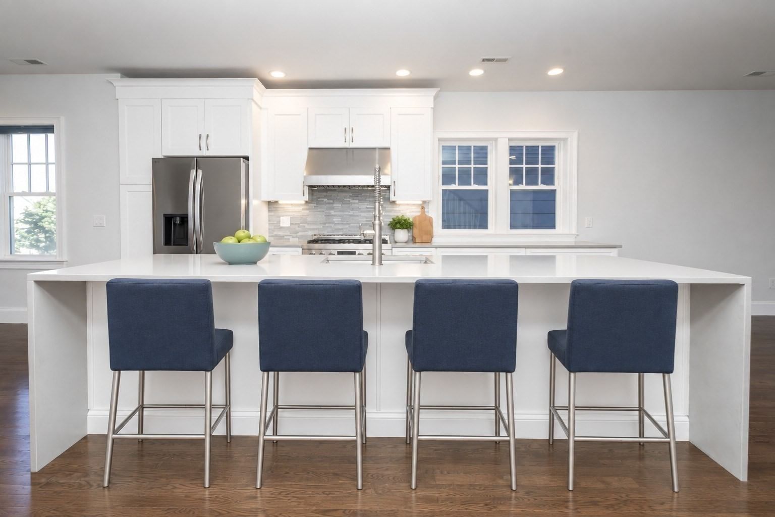 141 W 6th St #3 Boston — Photo 4 of 42