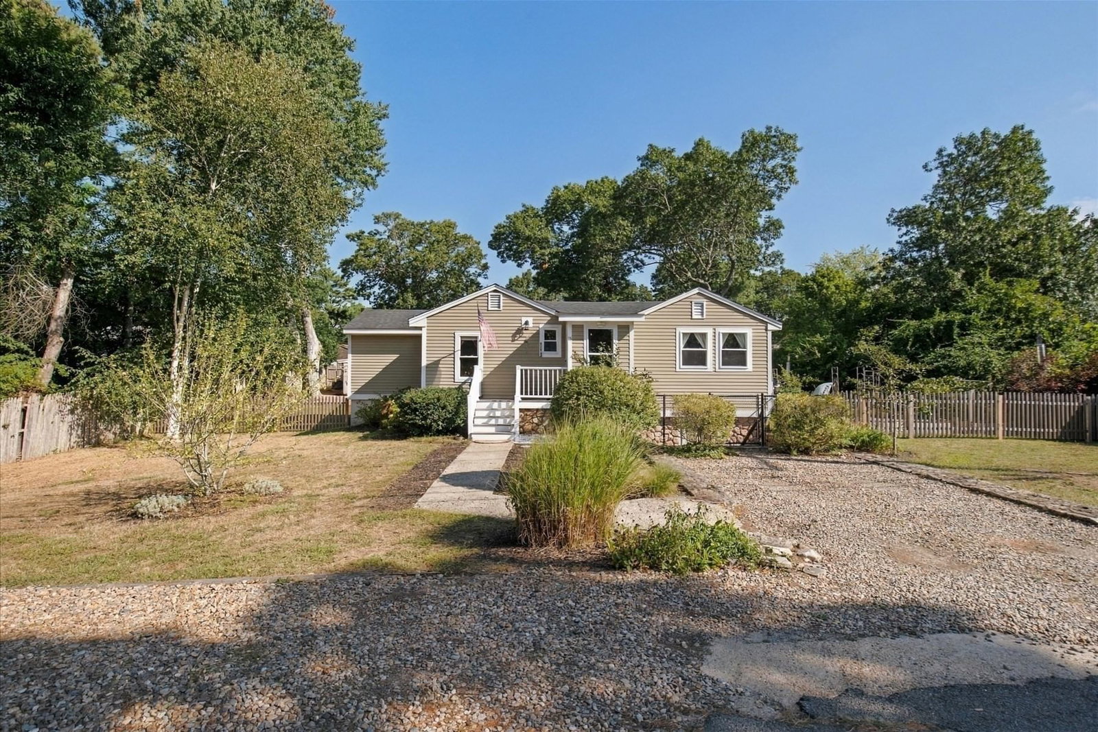 15 Summer St Wareham — Photo 2 of 39