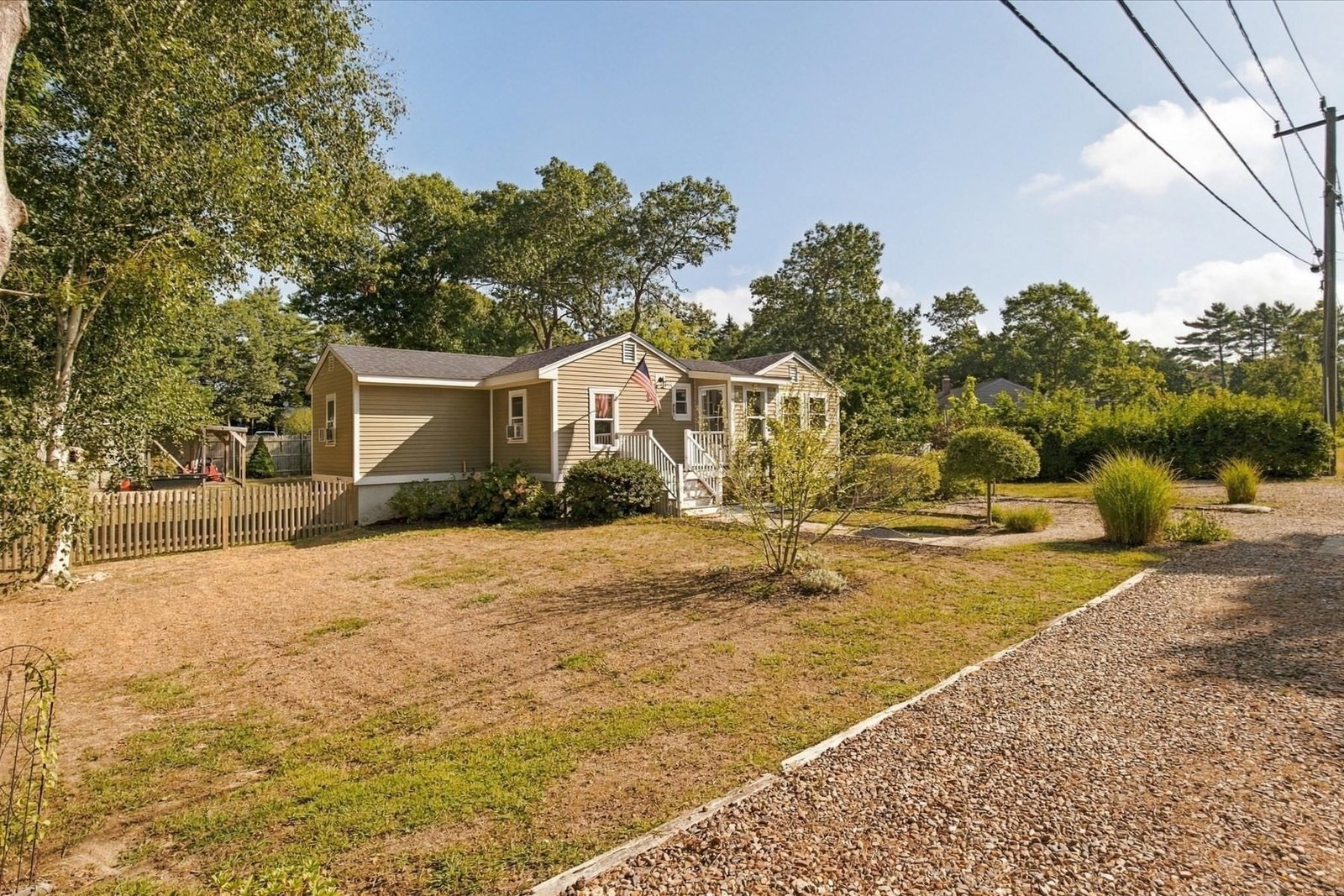 15 Summer St Wareham — Photo 3 of 39