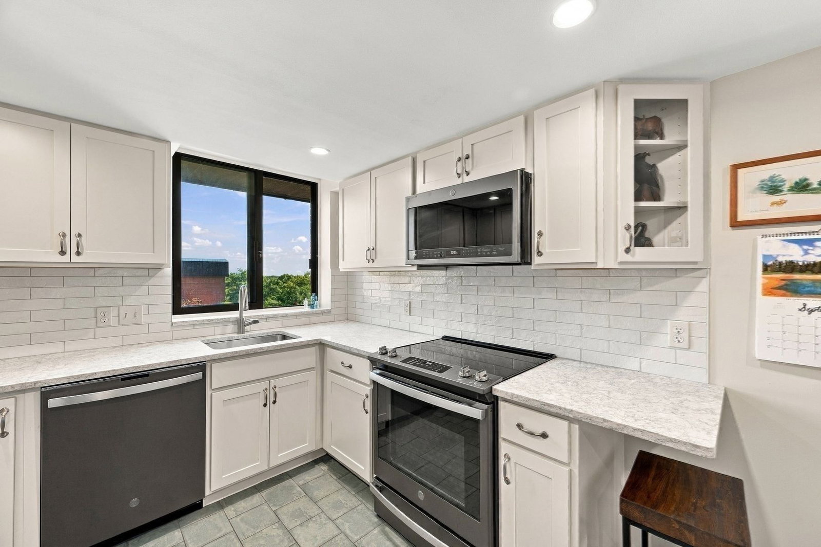 406 Paradise Road #3H Swampscott — Photo 16 of 42