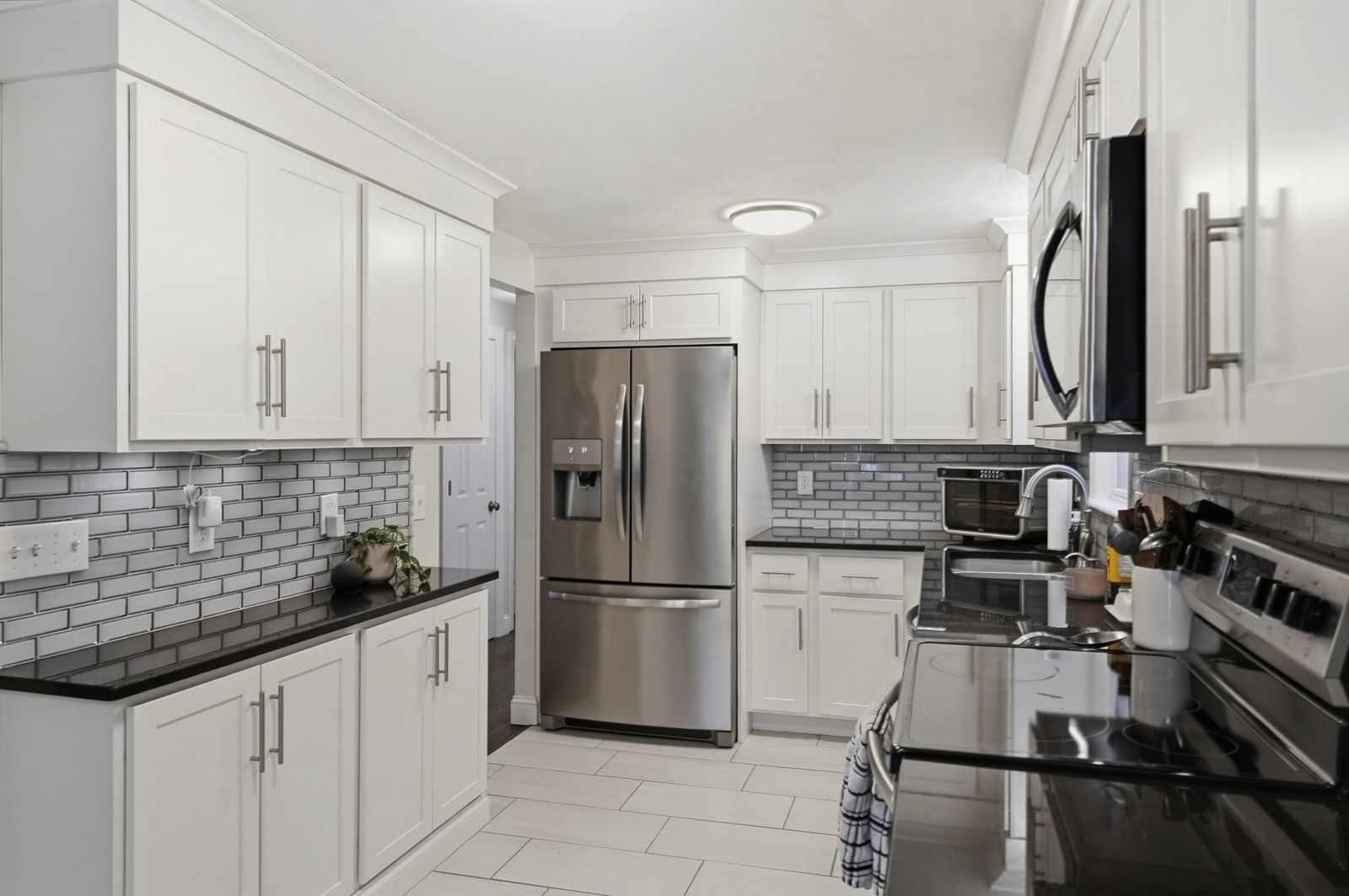 547 Tremont St Rehoboth — Photo 10 of 41
