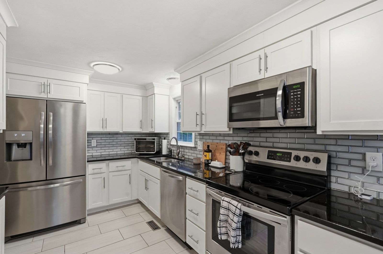 547 Tremont St Rehoboth — Photo 11 of 41