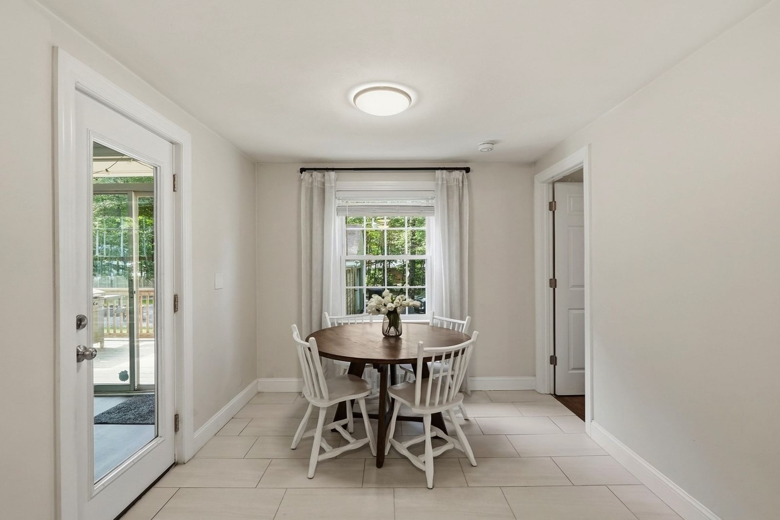 547 Tremont St Rehoboth — Photo 14 of 41
