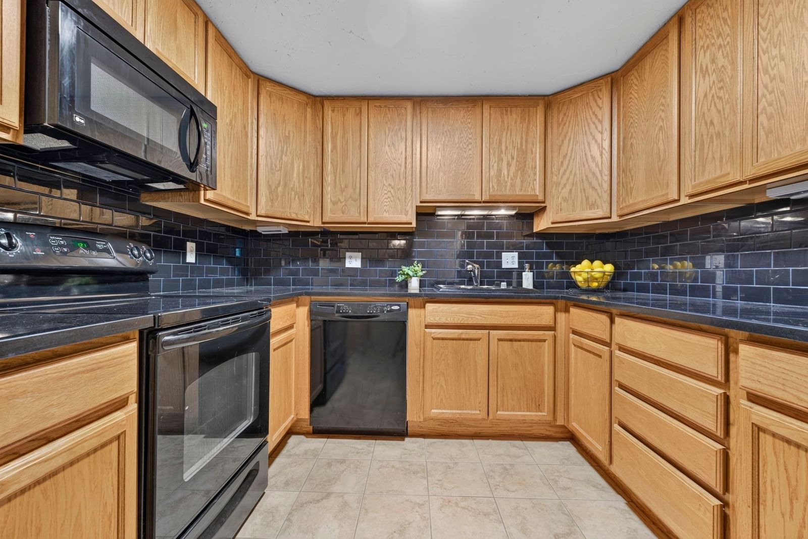 Listing Image 12