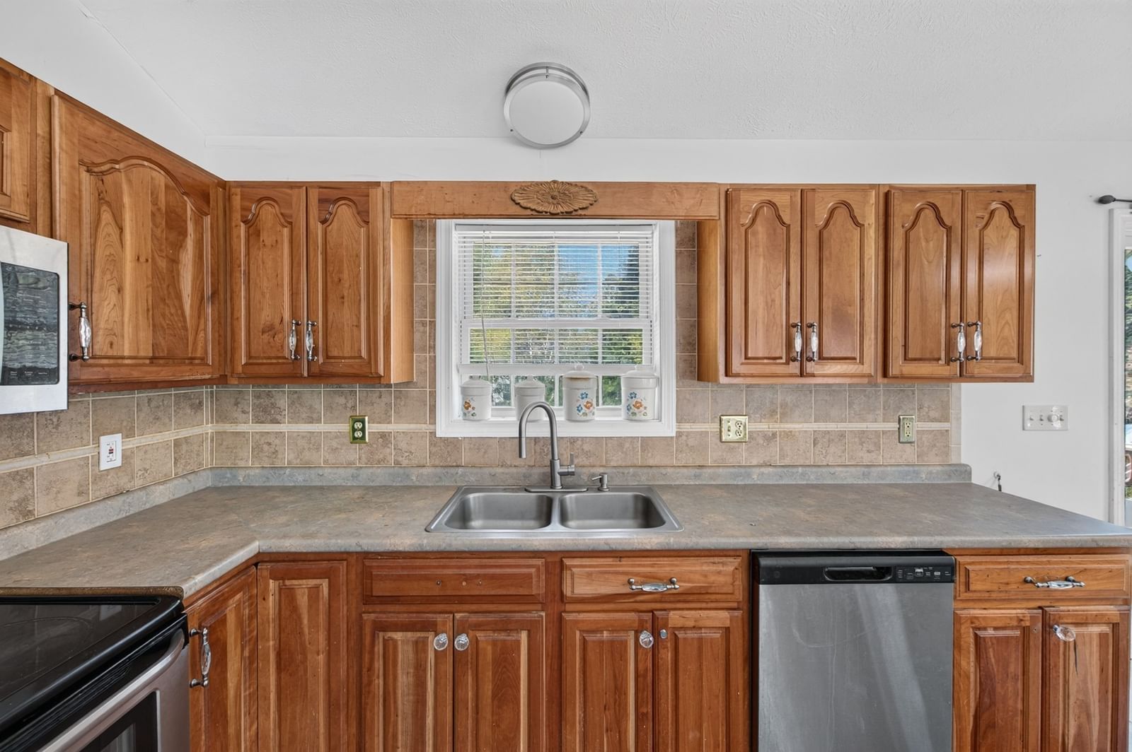 99 Burrill Ave Orange — Photo 9 of 27