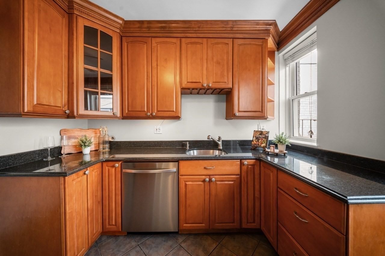 2039 Commonwealth Ave #12A Boston — Photo 10 of 34