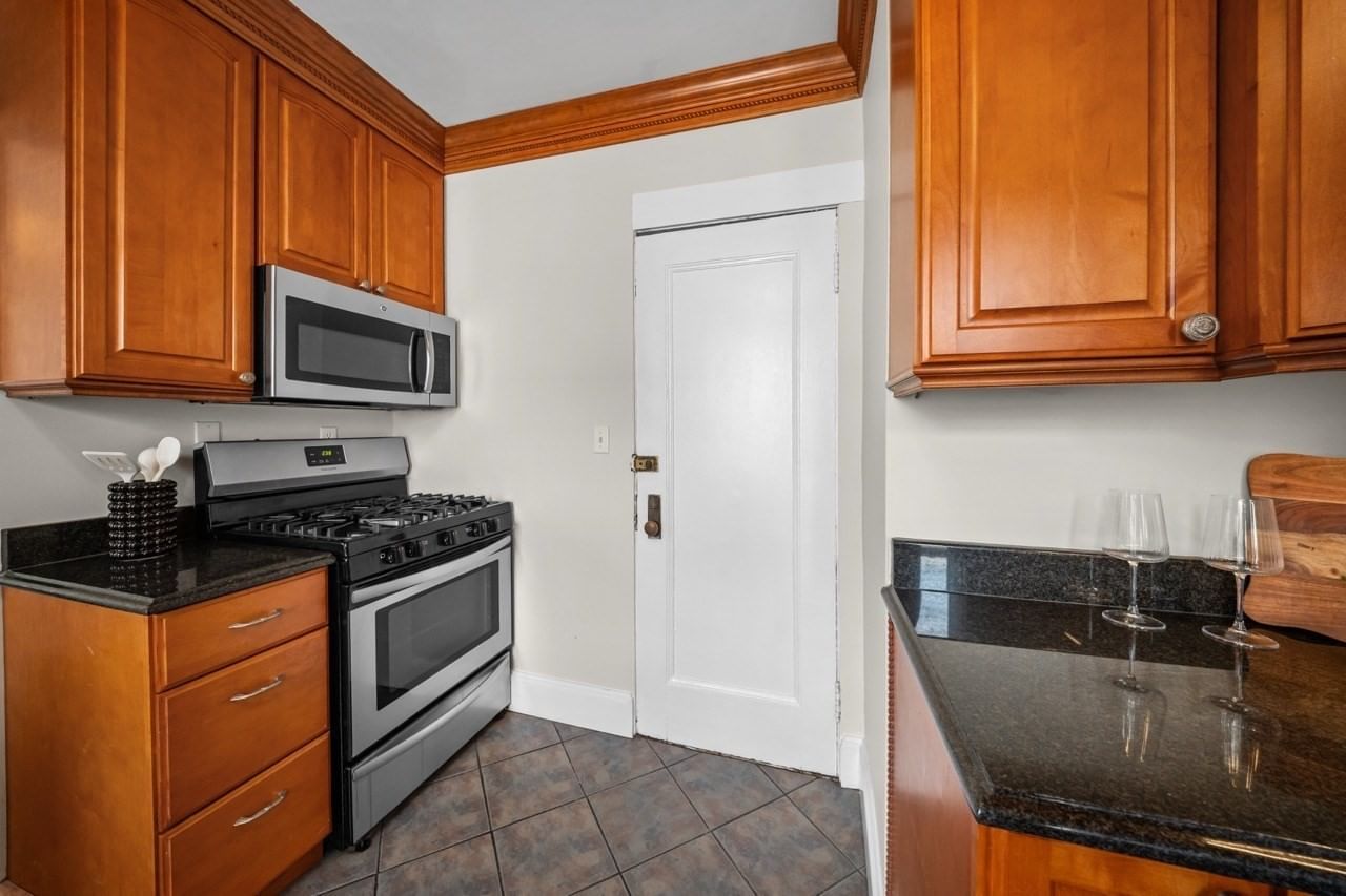 2039 Commonwealth Ave #12A Boston — Photo 11 of 34