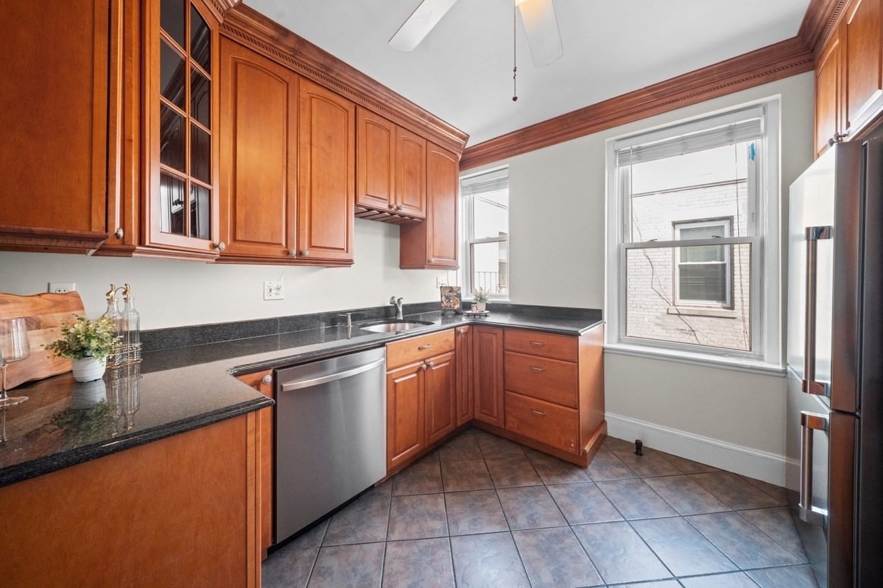 2039 Commonwealth Ave #12A Boston — Photo 12 of 34