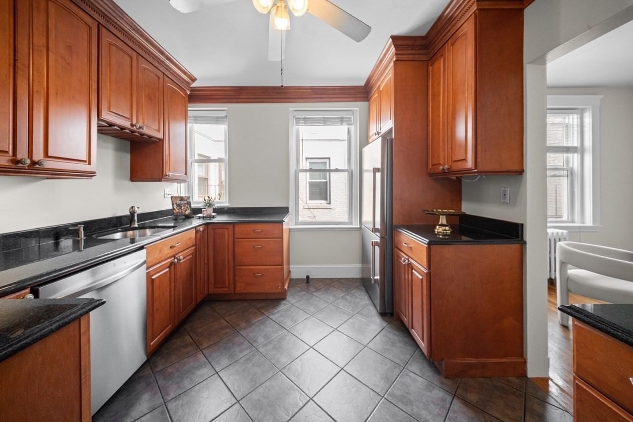2039 Commonwealth Ave #12A Boston — Photo 13 of 34