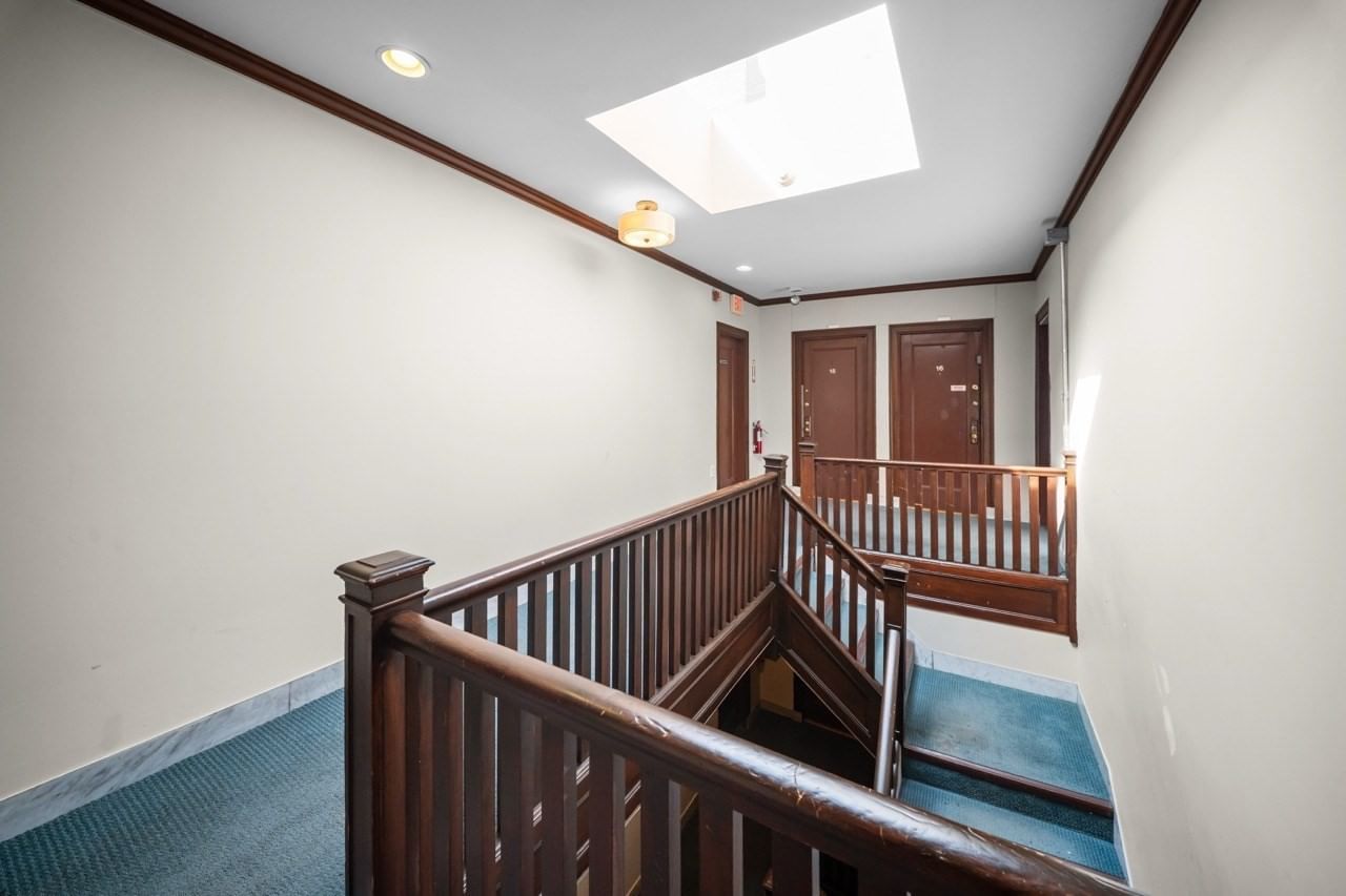 2039 Commonwealth Ave #12A Boston — Photo 2 of 34