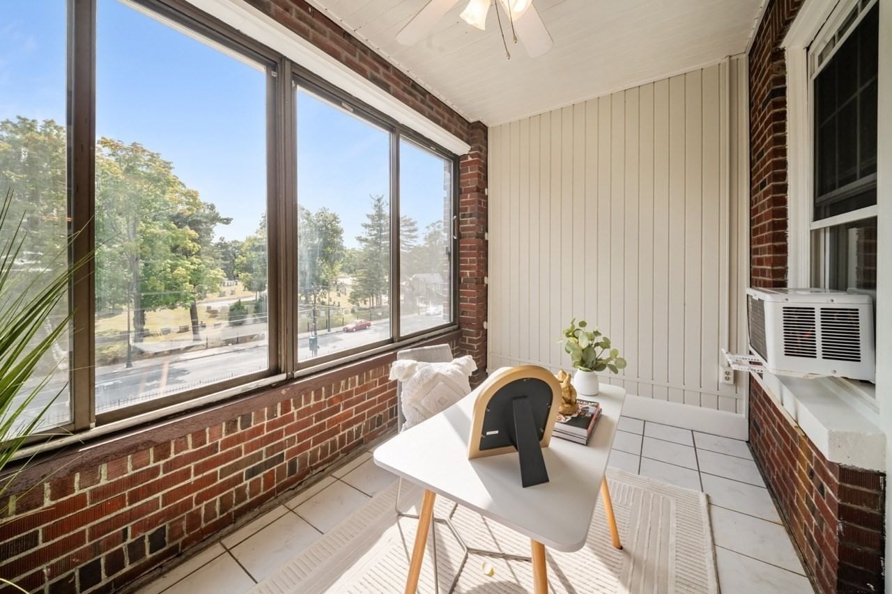 2039 Commonwealth Ave #12A Boston — Photo 20 of 34
