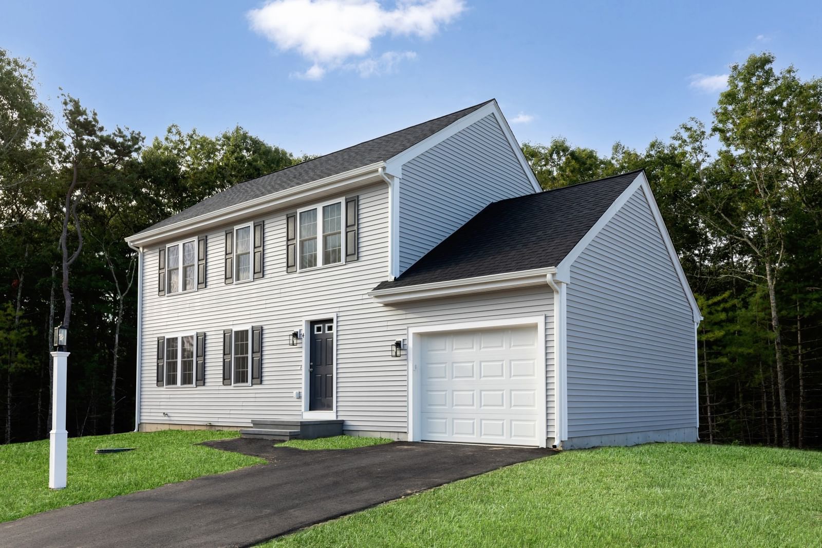 4 Lady Bug Ln Plymouth — Photo 1 of 29