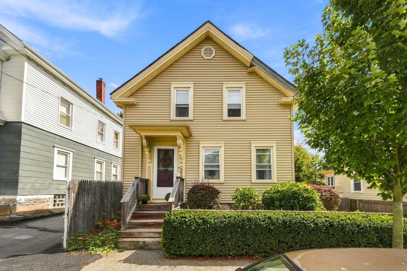 326 Cedar St New Bedford — Photo 1 of 28