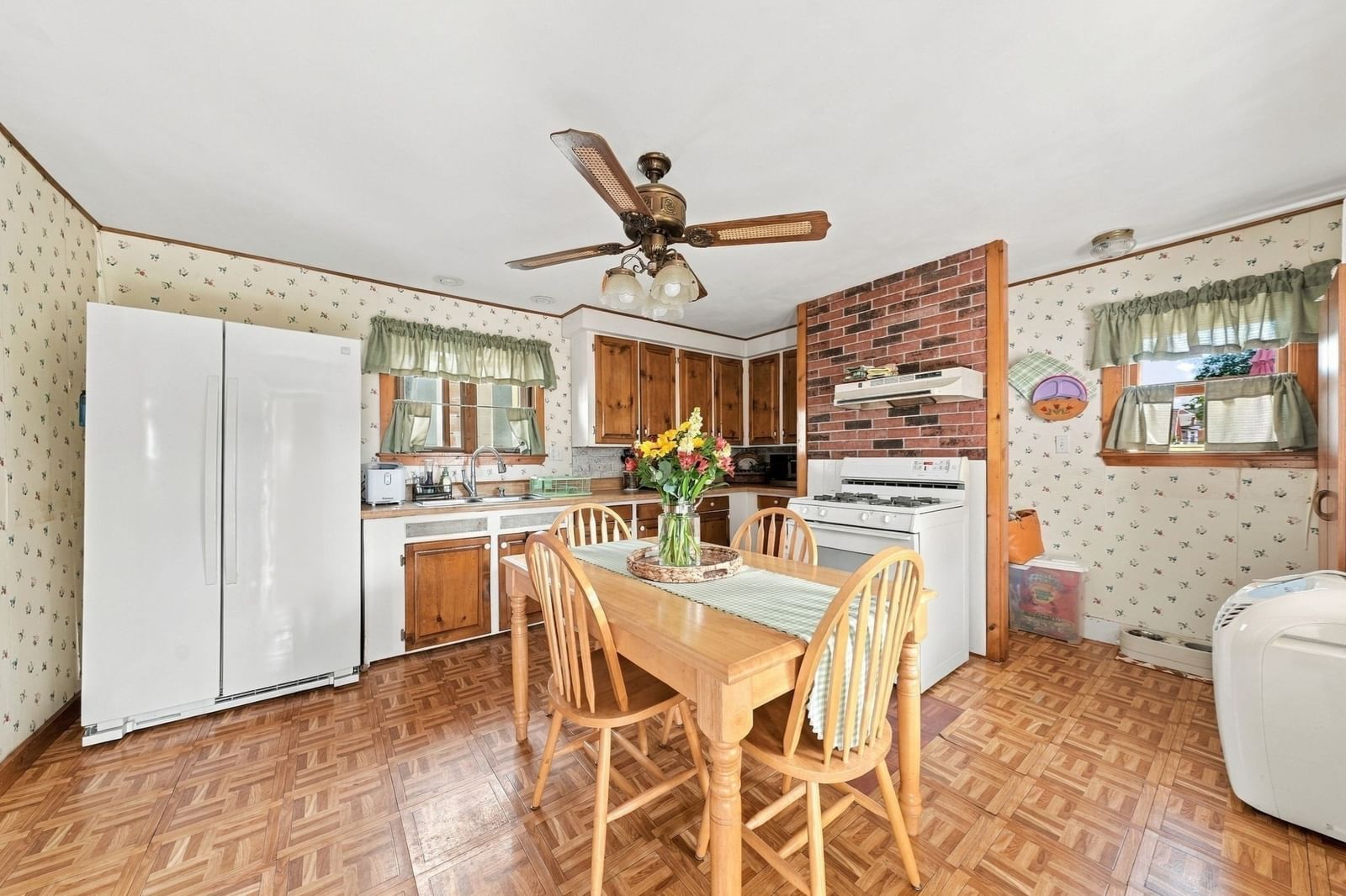 326 Cedar St New Bedford — Photo 15 of 28