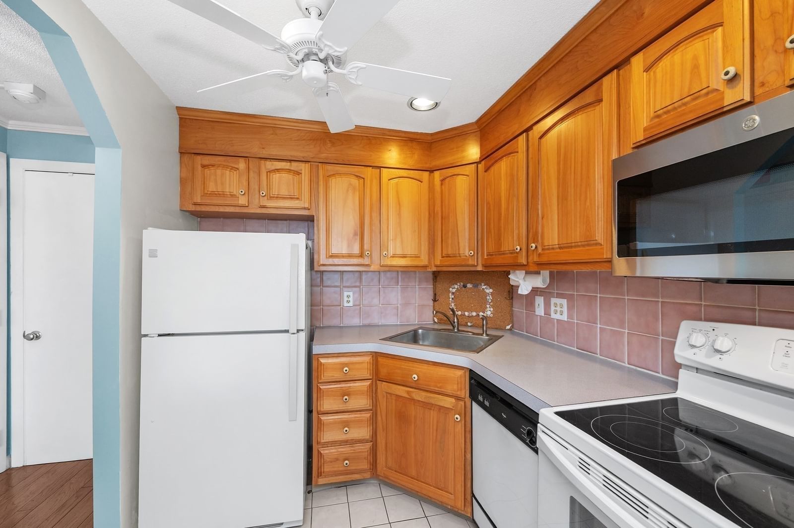 44 Lexington Ave #42 Gloucester — Photo 5 of 29