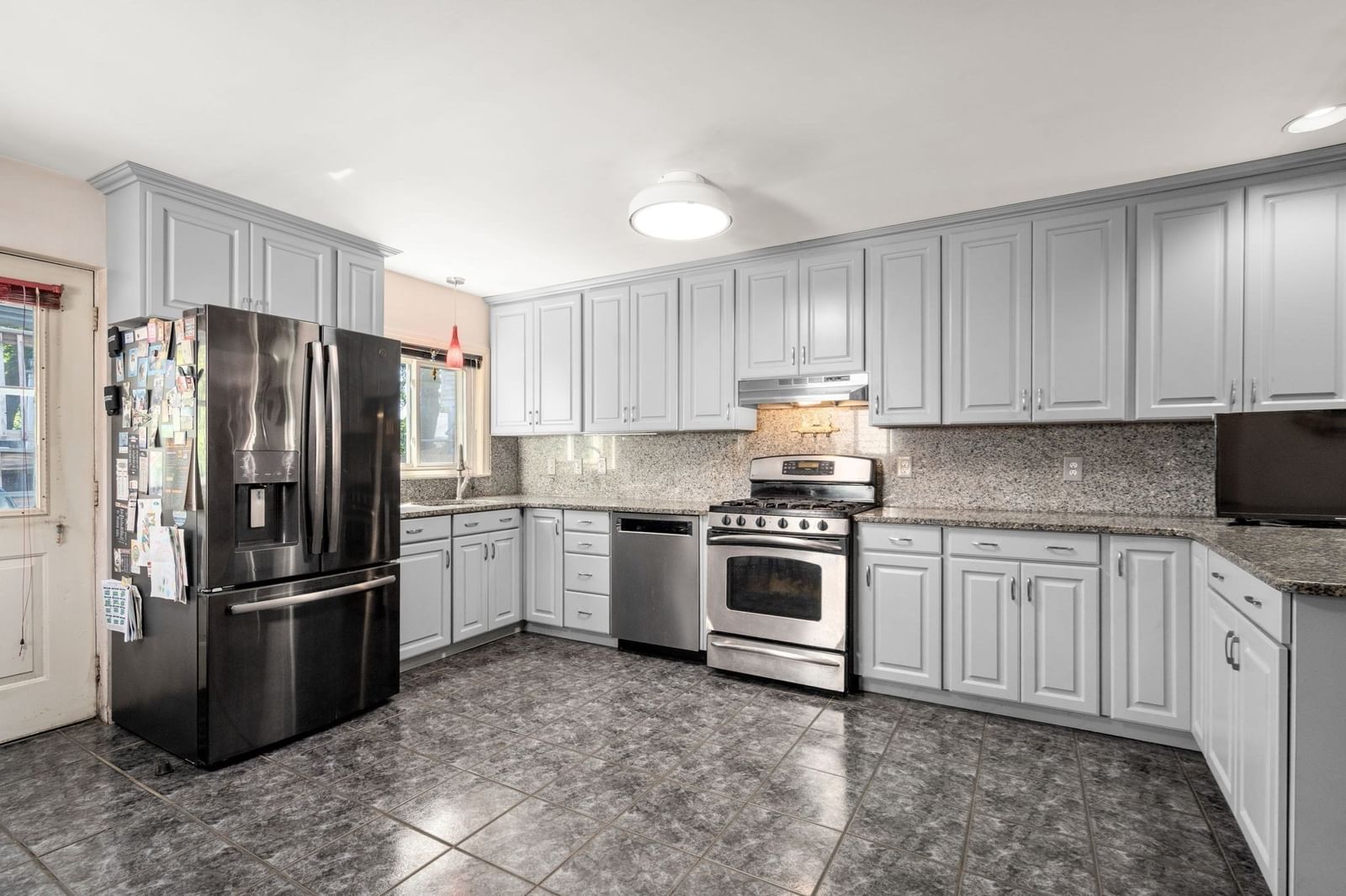 17 Cobb Street Medford — Photo 2 of 22