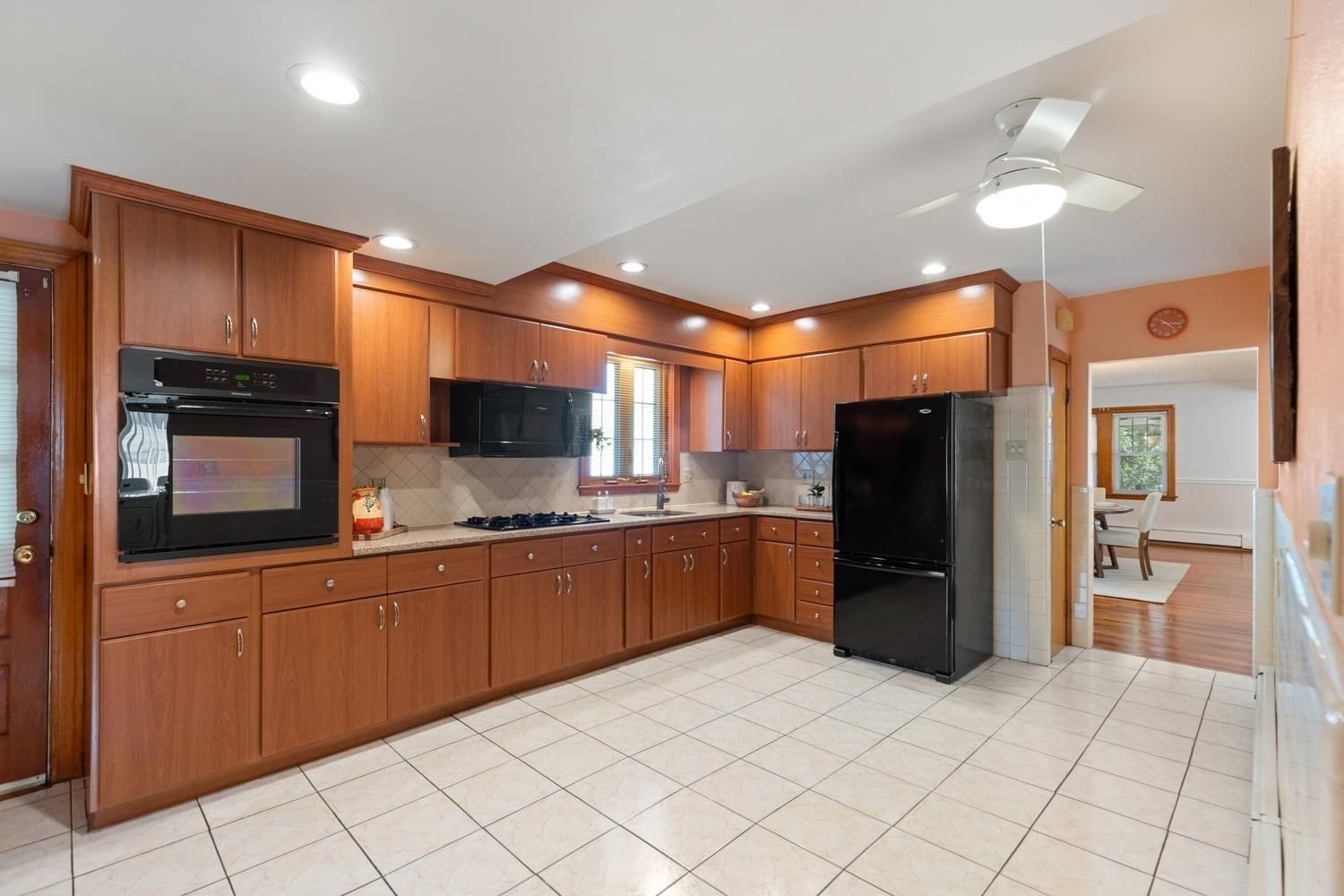 75 Park Ave Medford — Photo 11 of 30