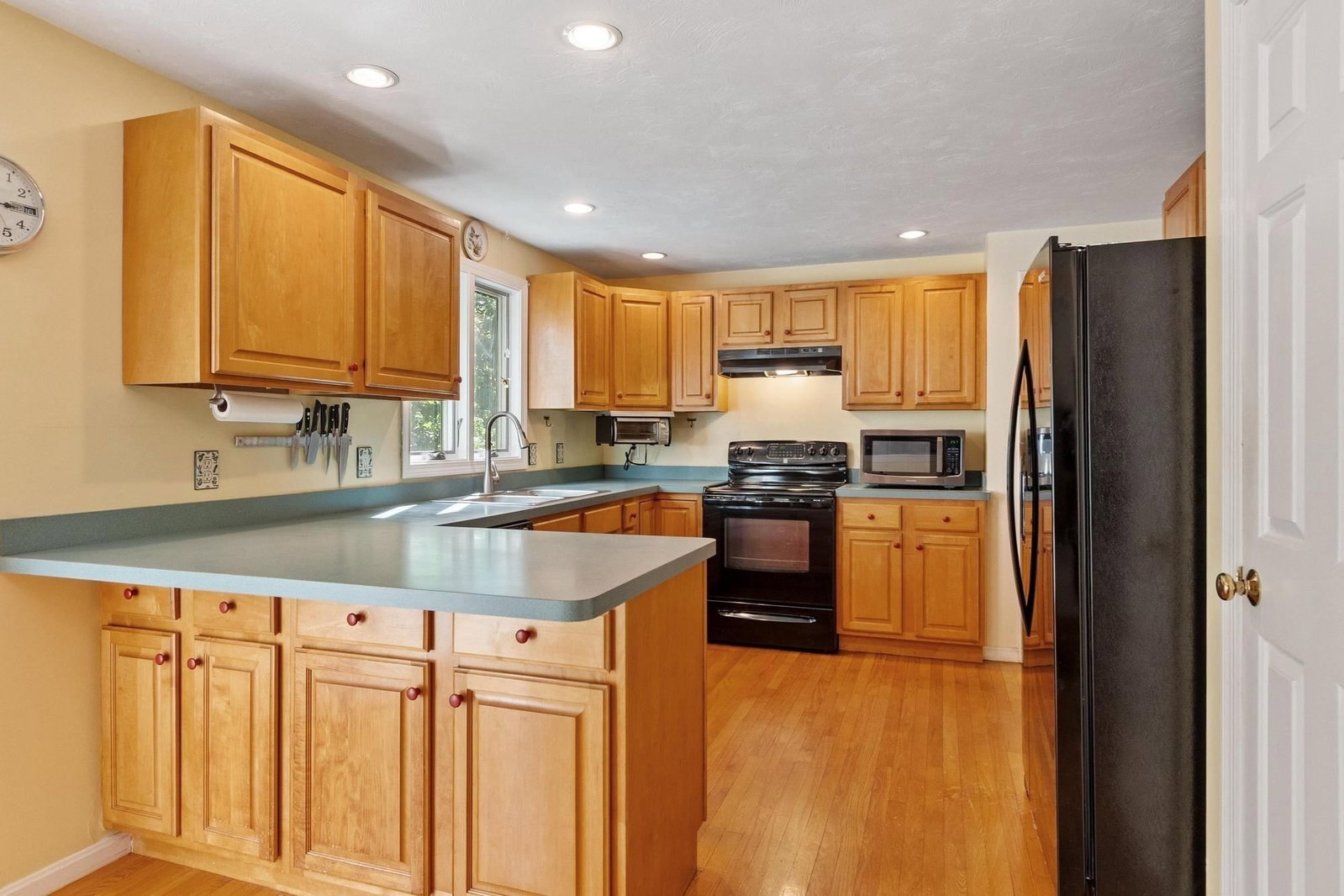 144 N Row Rd Sterling — Photo 7 of 28