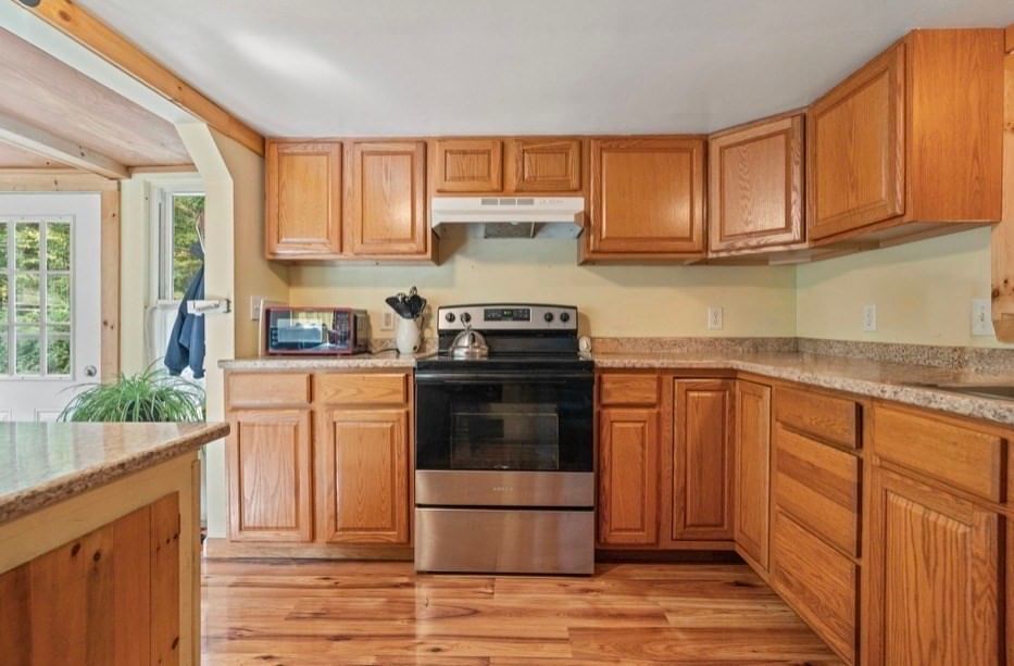 64 Munsell St Belchertown — Photo 4 of 25