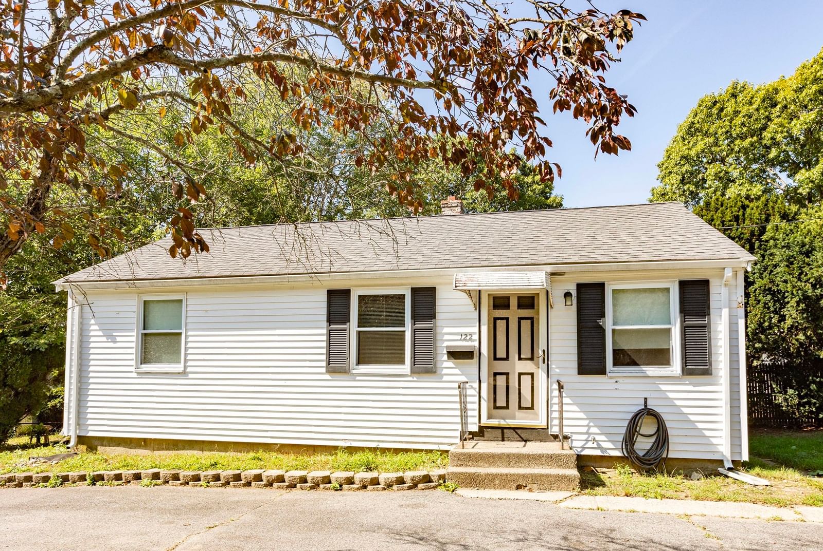 122 Algonquin St Brockton — Photo 1 of 29