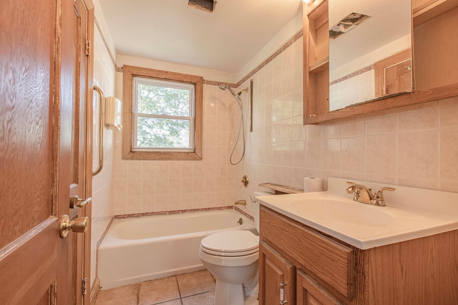 122 Algonquin St Brockton — Photo 15 of 29