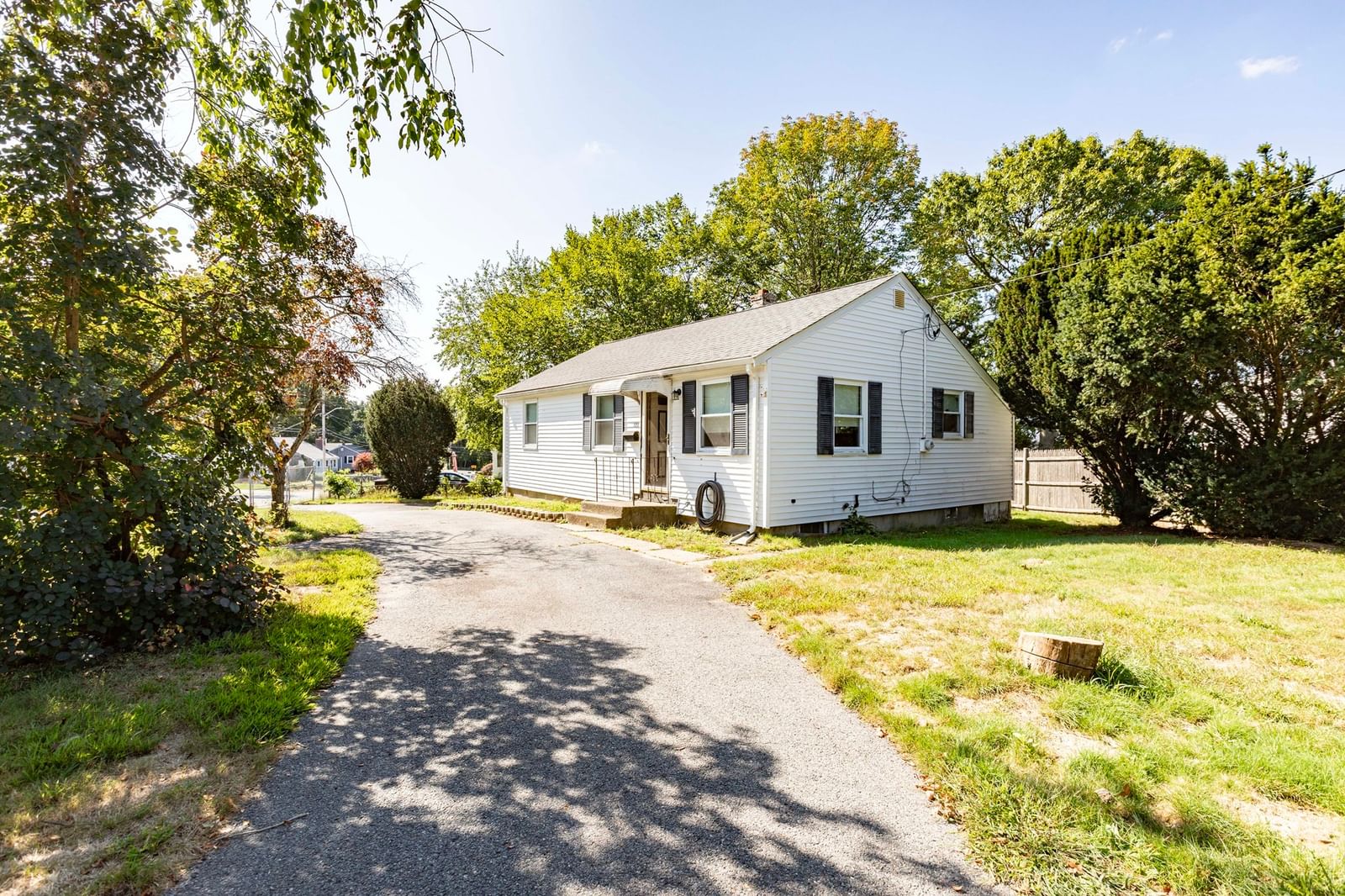 122 Algonquin St Brockton — Photo 4 of 29