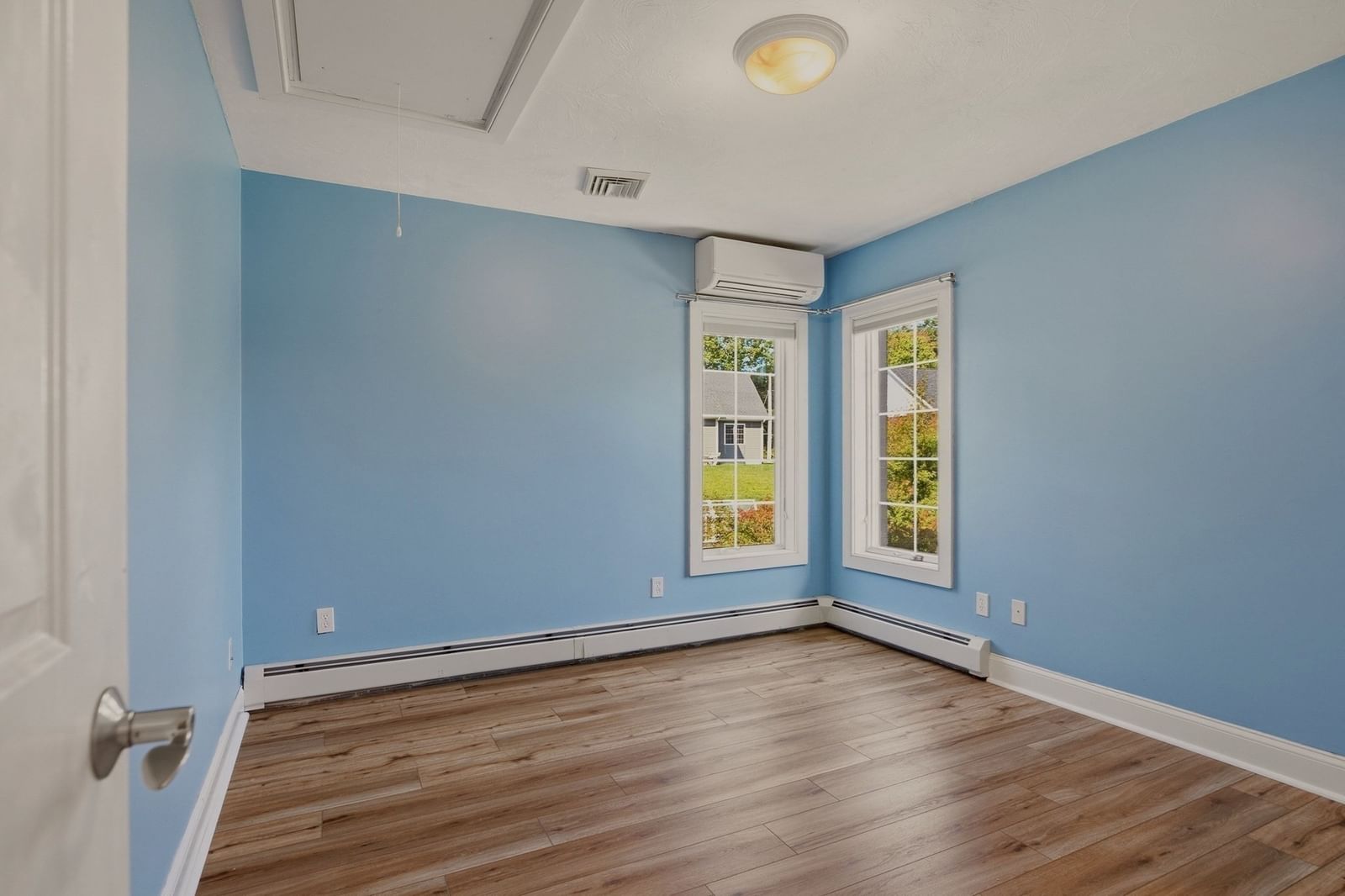 33 Flores Fall River — Photo 26 of 39