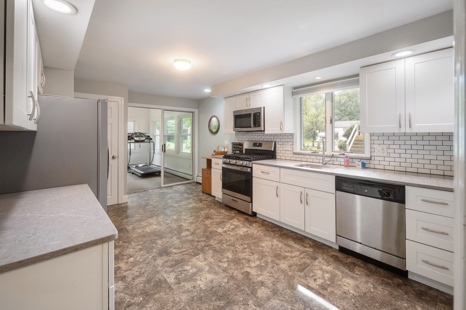 39 Montrose Ave Wakefield — Photo 23 of 38
