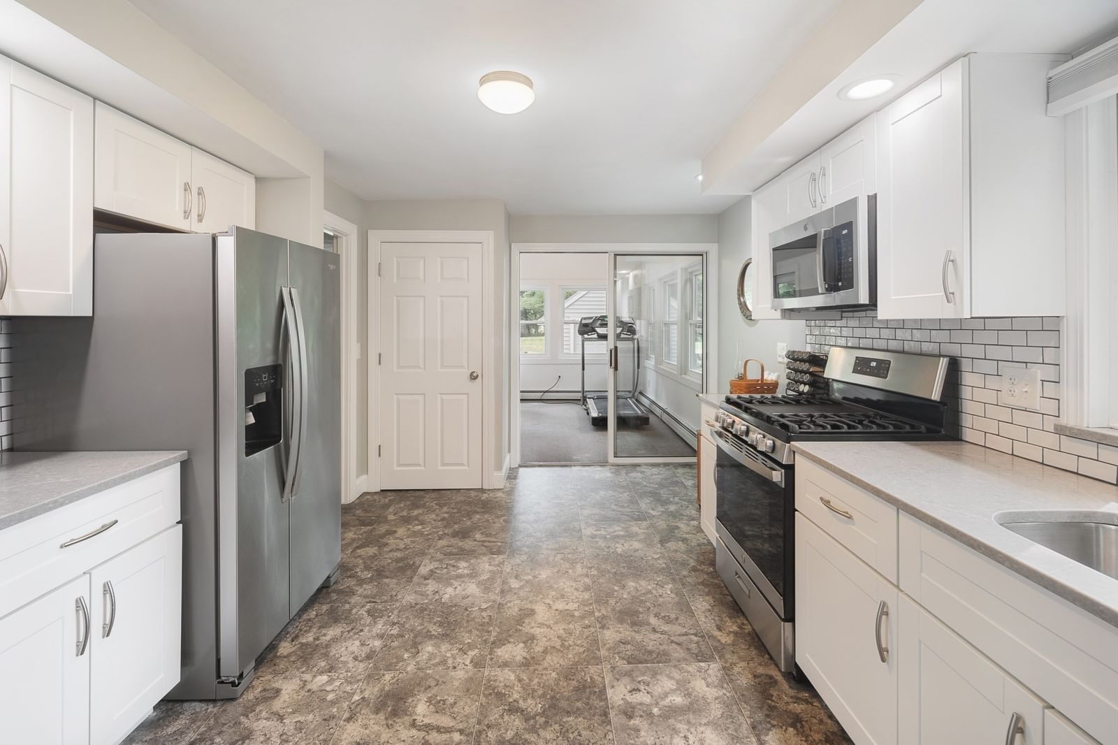 39 Montrose Ave Wakefield — Photo 25 of 38