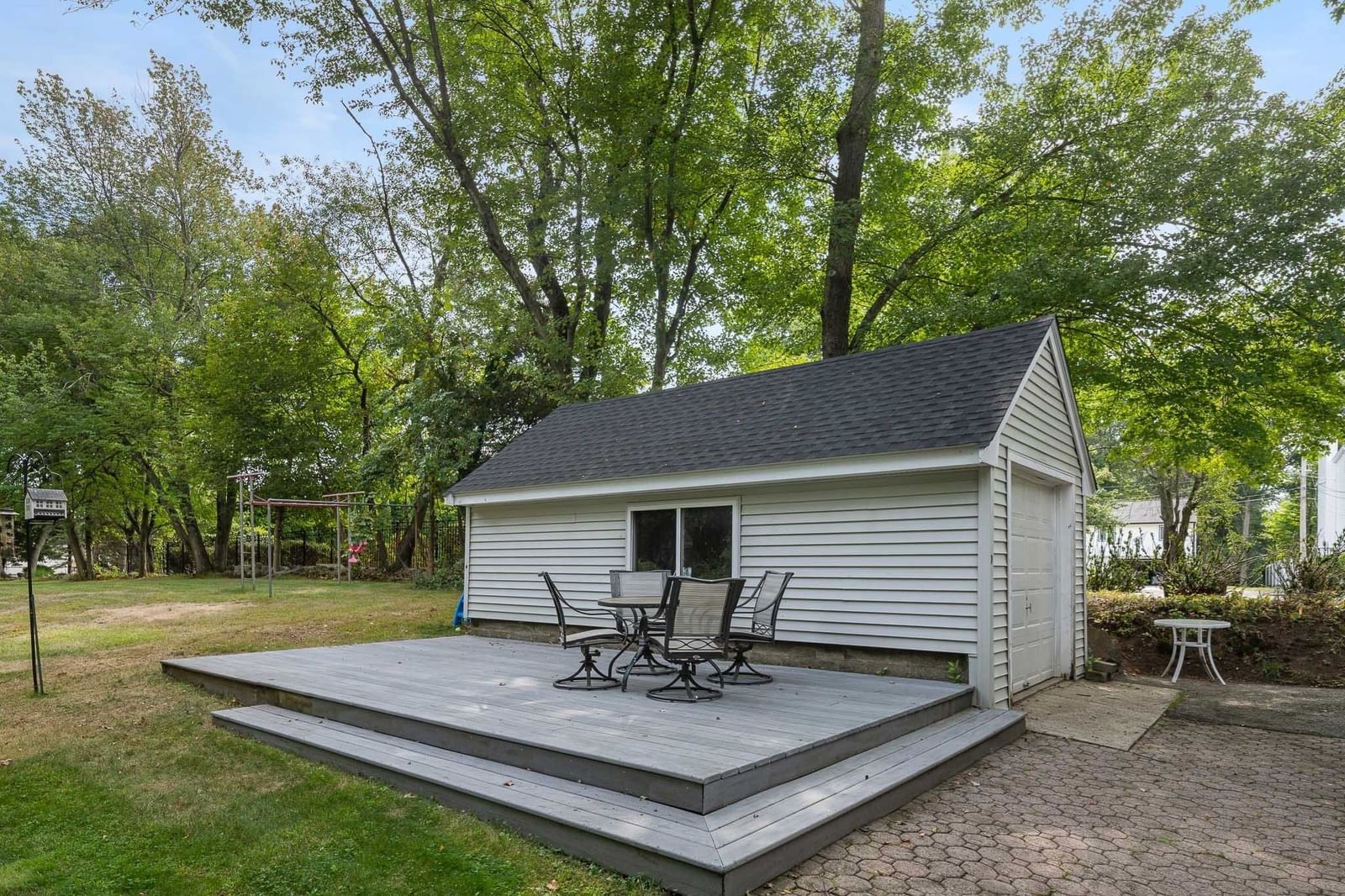 39 Montrose Ave Wakefield — Photo 4 of 38