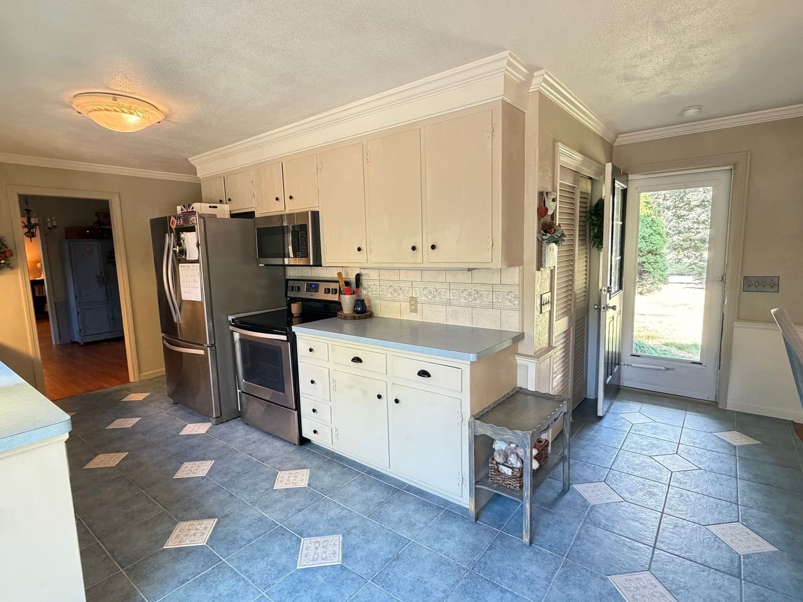81 Coventry Ln Longmeadow — Photo 11 of 42