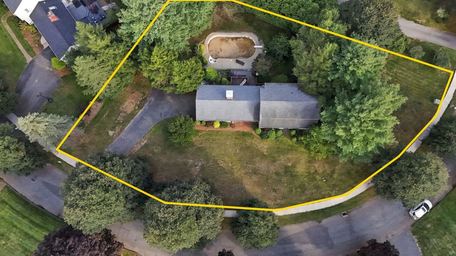 81 Coventry Ln Longmeadow — Photo 3 of 42