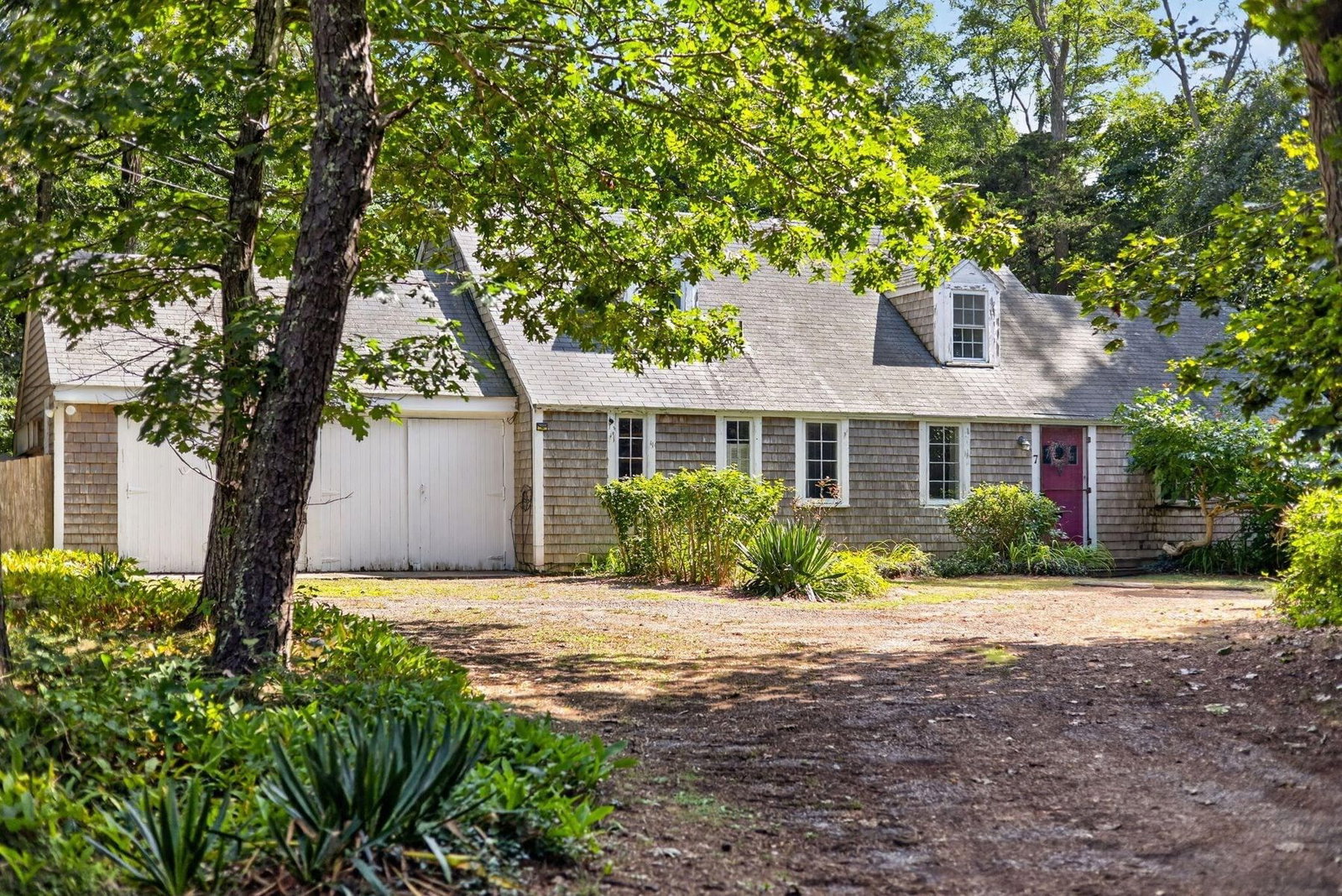 7 Carmen Ln Orleans — Photo 1 of 34