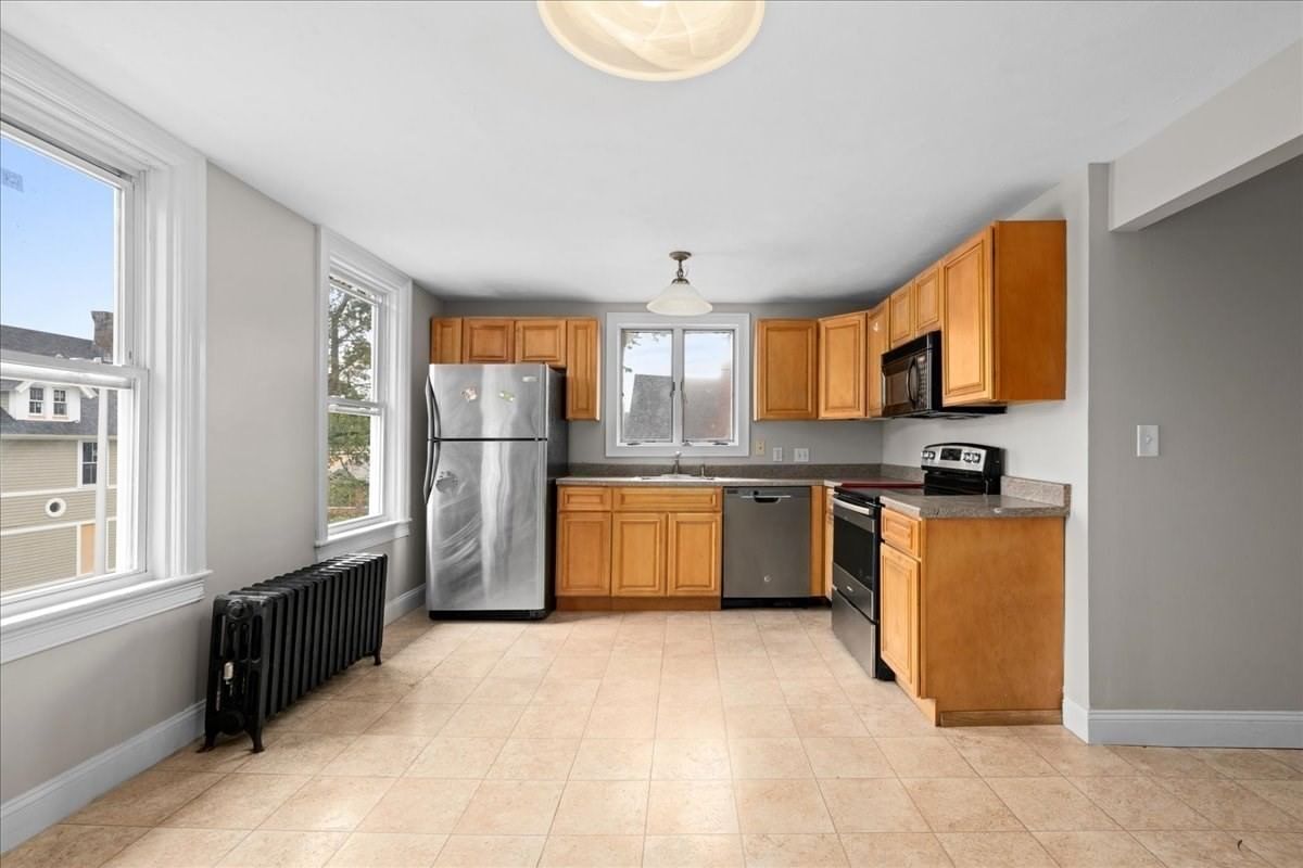 36 Cedar St Worcester — Photo 4 of 34