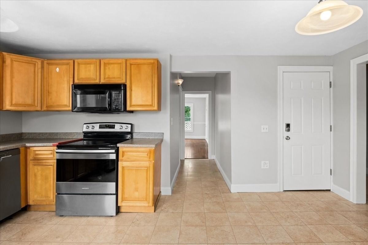 36 Cedar St Worcester — Photo 6 of 34