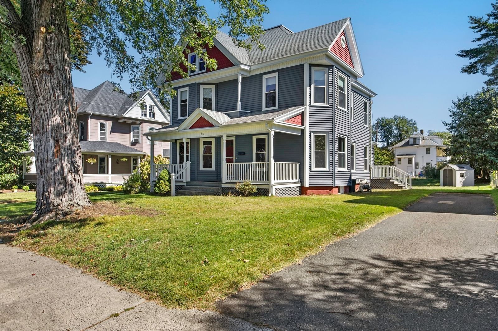 66 Nonotuck St Holyoke — Photo 2 of 40