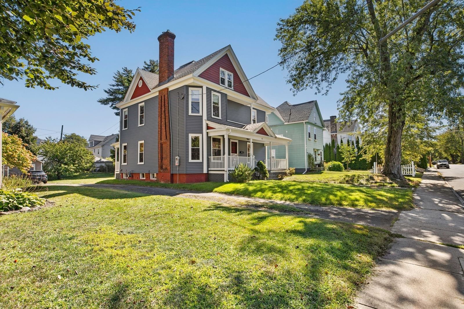 66 Nonotuck St Holyoke — Photo 3 of 40
