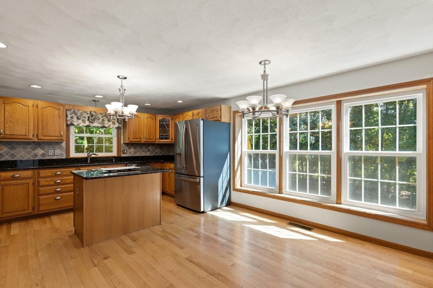 3 Karen Way Methuen — Photo 6 of 37