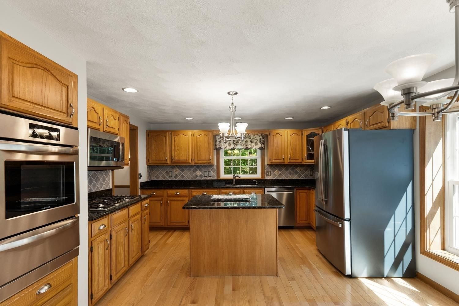 3 Karen Way Methuen — Photo 7 of 37