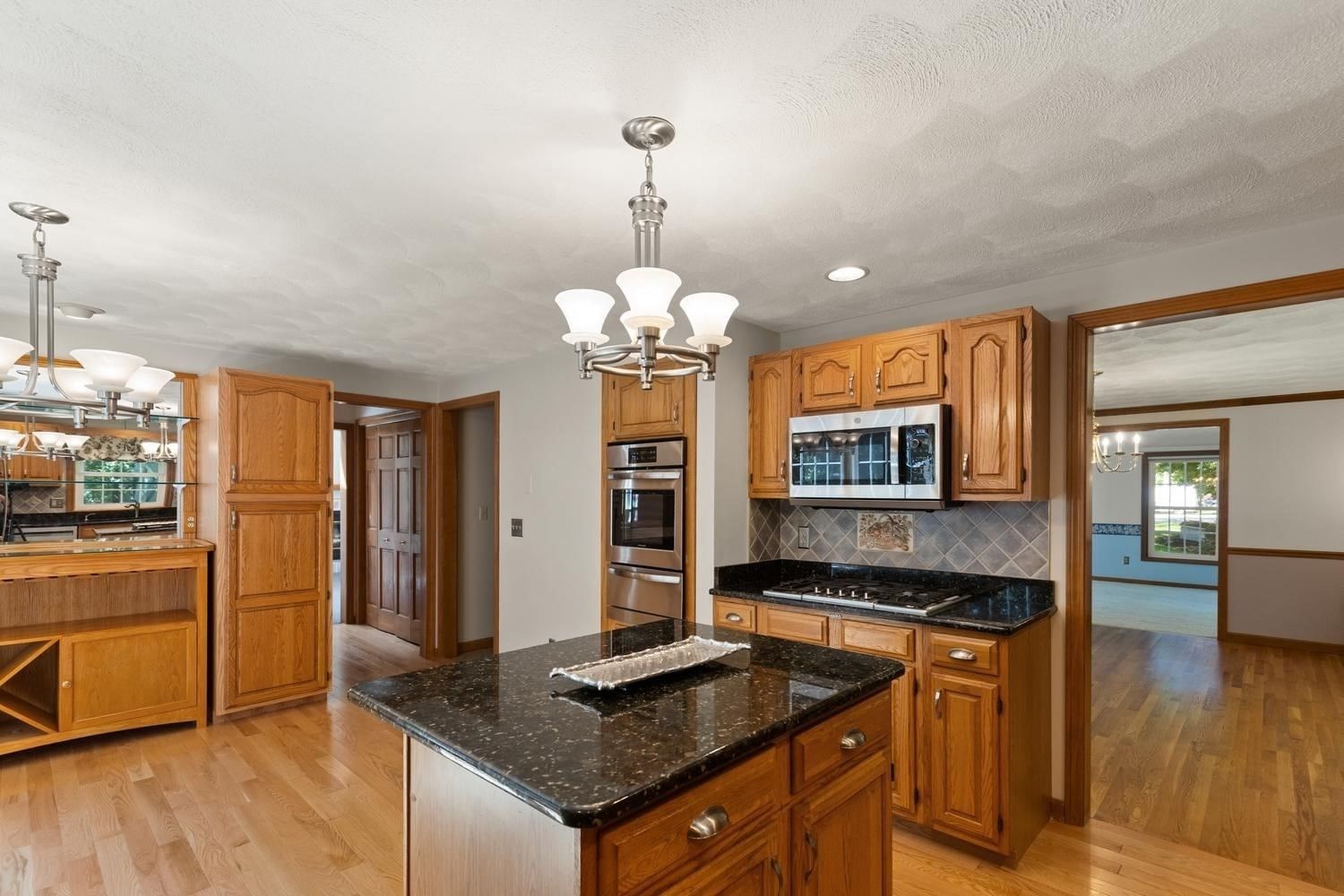 3 Karen Way Methuen — Photo 8 of 37