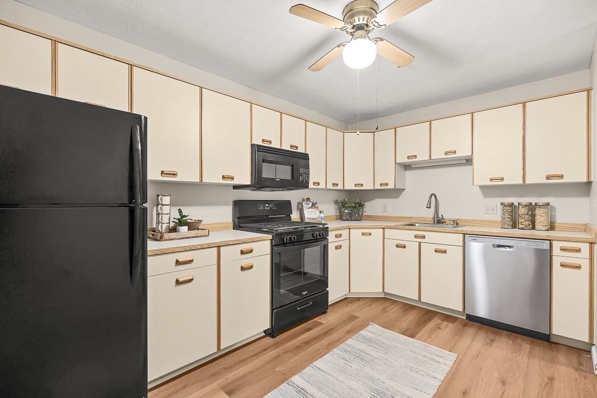 59 Mill St #302 Dracut — Photo 4 of 19