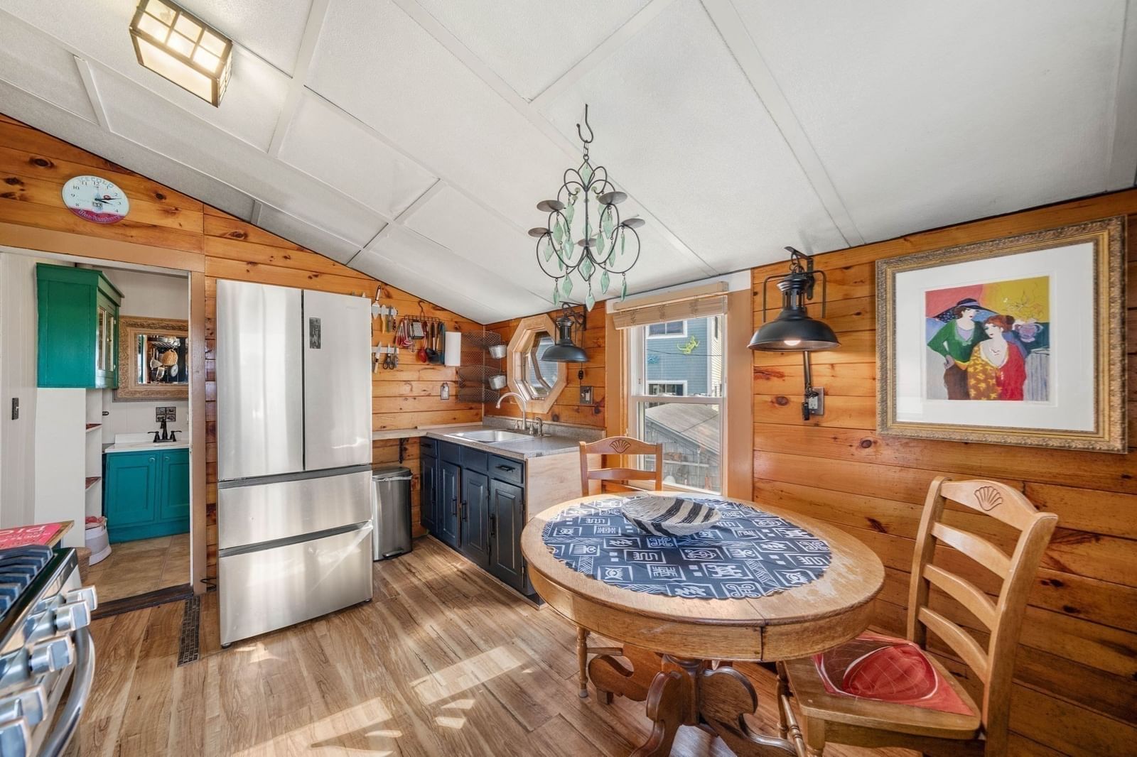 Listing Image 19