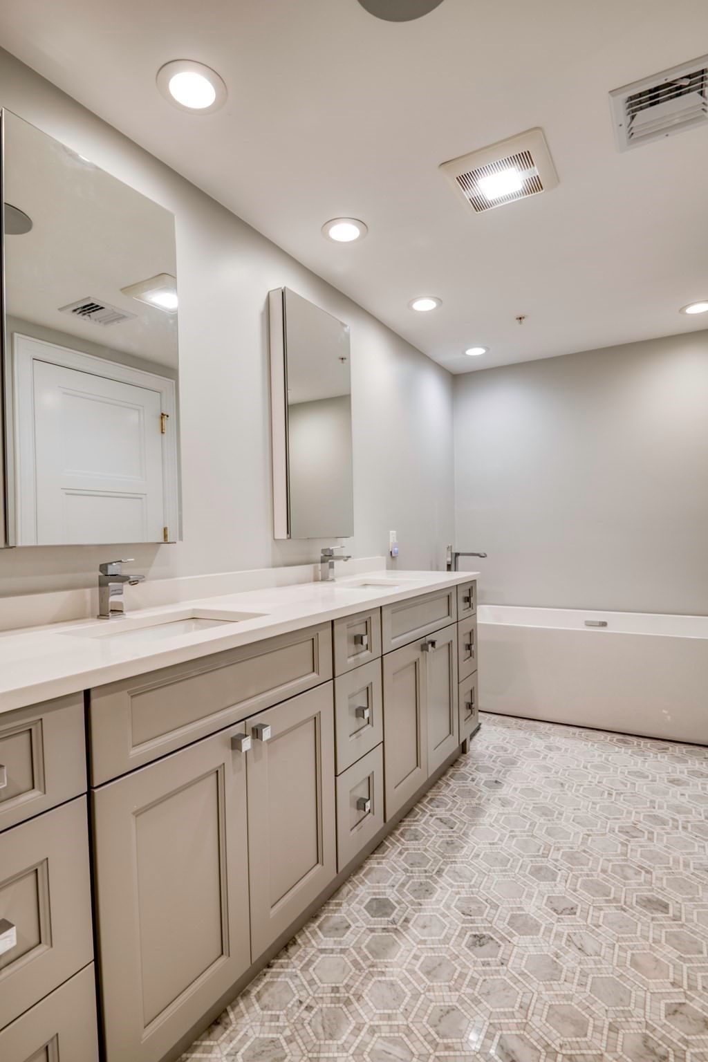 377 West First #6 Boston — Photo 19 of 37