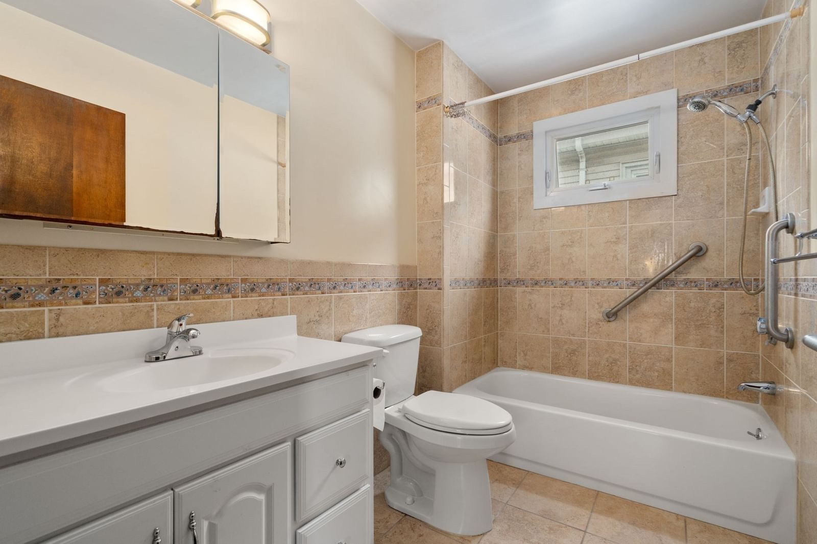 273 Medford St Somerville — Photo 14 of 36