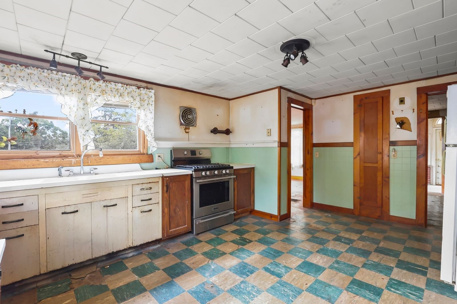 2576 Cranberry Hwy Wareham — Photo 8 of 41