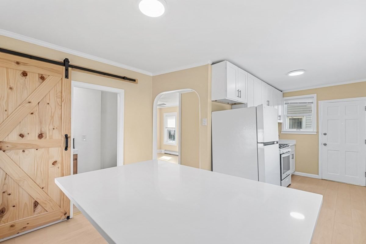 6 Coffin Avenue Ct New Bedford — Photo 6 of 26