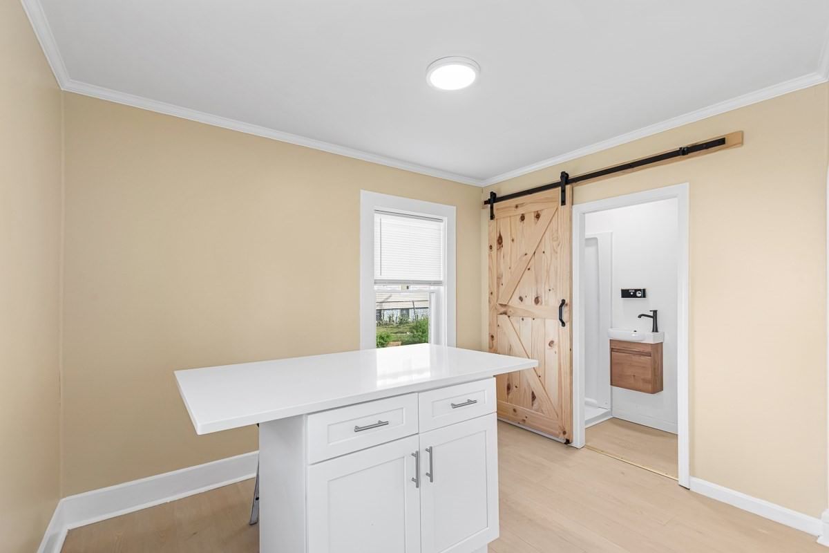 6 Coffin Avenue Ct New Bedford — Photo 9 of 26