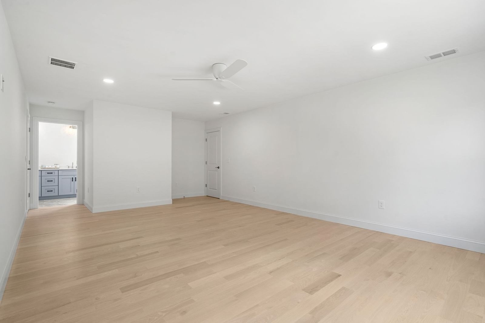 2 Violet Way Westford — Photo 7 of 12