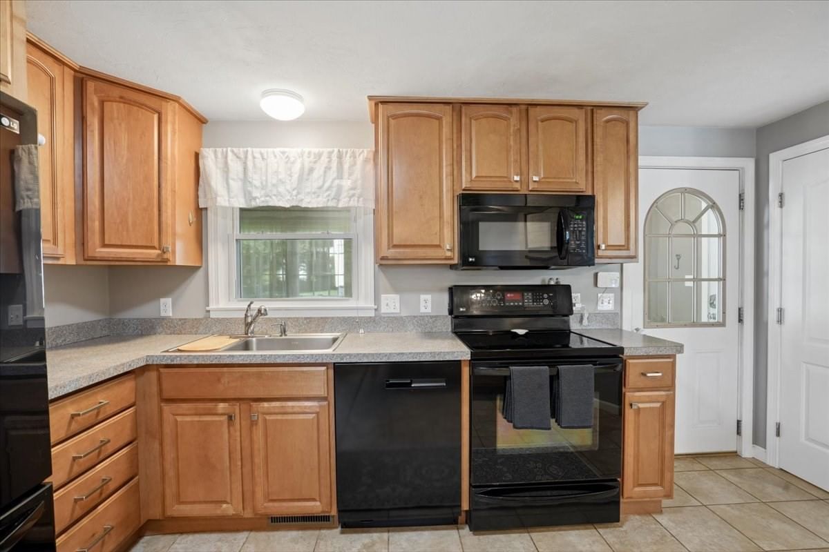 15 Brookman Street Worcester — Photo 11 of 42